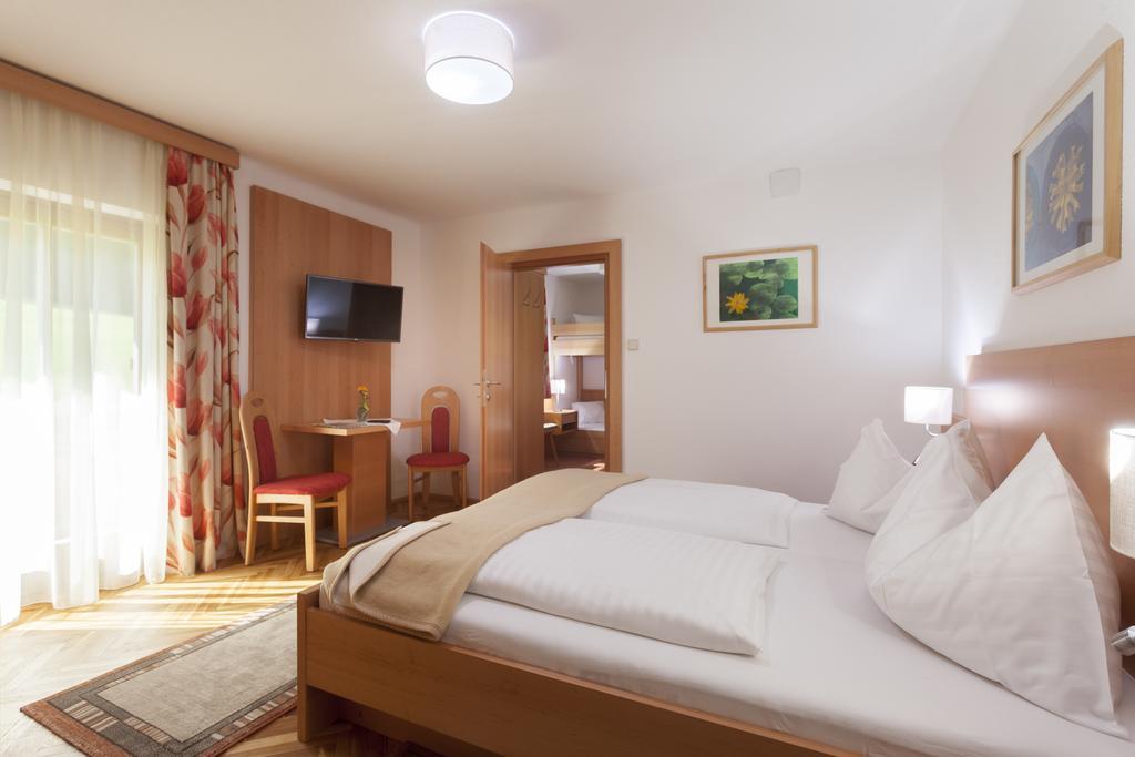 Alpenhotel Badmeister Flattach Exteriör bild