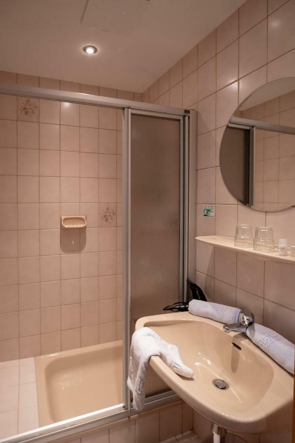 Alpenhotel Badmeister Flattach Exteriör bild